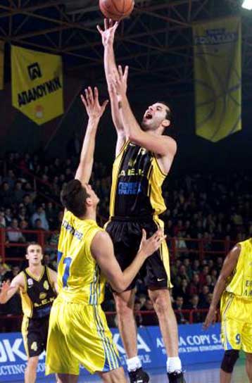 Αήττητο το Περιστέρι 70-64 την ΑΕΚ στην Α1 μπάσκετ