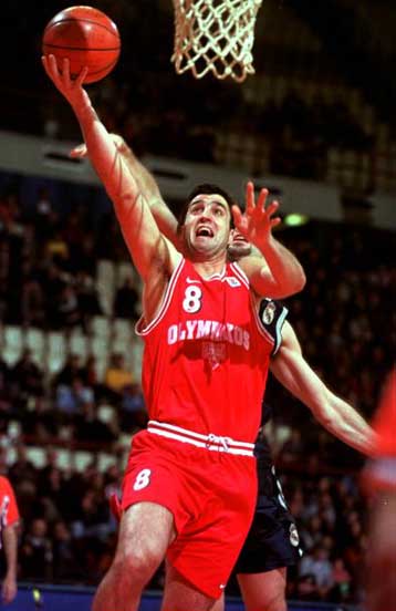 Διάστρεμμα υπέστη ο Νίκος Οικονόμου κατά τη διάρκεια του ματς με το Μίλωνα