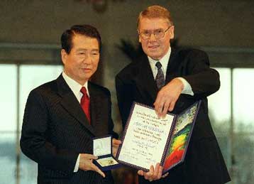 Απονεμήθηκε το Νόμπελ Ειρήνης στον Κιμ Ντάε Γιουνγκ