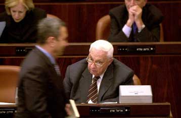 Ξαφνιασμένος ο Σαρόν από την παραίτηση Μπαράκ