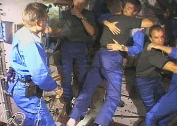 Καθ οδόν προς τη Γη το Endeavour, μετά την επιτυχή λήξη των εργασιών στον ISS