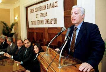 Αντιφατικά σχόλια Σταθόπουλου για την απόφαση του αθλητικού δικαστή – Μέτρα για τη Δικαιοσύνη