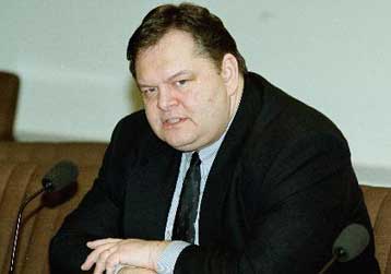 Ρίχνουν τους τόνους Τσοχατζόπουλος – Βενιζέλος για την πρόταση Τσουκάτου