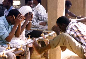 Δολοφονική επίθεση σε τζαμί του Σουδάν – Νεκροί τουλάχιστον 20 προσκυνητές