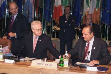 Συμβιβαστικό κείμενο για τις θεσμικές αλλαγές στην ΕΕ συνέταξε η γαλλική προεδρία στη Σύνοδο Κορυφής