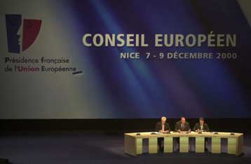 Τις τελευταίες λεπτομέρειες του ευρωστρατού ρύθμισαν οι «15» στη Νίκαια