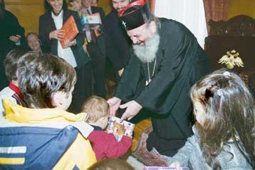 Ευλογία του Θεού τα πολλά παιδιά, τόνισε ο Αρχιεπίσκοπος