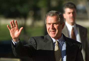 Ένα βήμα πριν από το Λευκό Οίκο, ο Μπους δέχεται εισηγήσεις για θέματα εξωτερικής πολιτικής