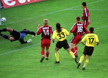 Τα έξι γκολ της ΑΕΚ φέρνουν νέο αμυντικό στην Μπάγερ Λεβερκούζεν