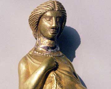 Χρυσό αγαλματίδιο βρέθηκε στα χέρια αρχαιοκαπήλων