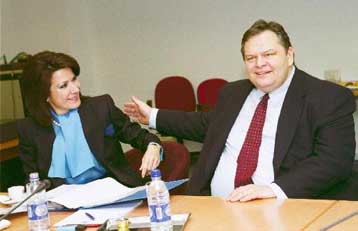 Συνομιλίες Αγγελοπούλου – Βενιζέλου πριν από την 7η συνάντηση της ΕΕΟΑ