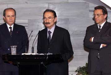 Νέα πρόταση μομφής κατά της τουρκικής κυβέρνησης κατέθεσε η Τανσού Τσιλέρ