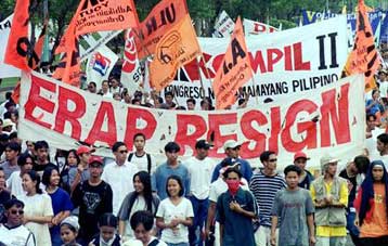 Απατεώνας και κλέφτης χαρακτηρίζεται ο Εστράντα την πρώτη ημέρα της δίκης του