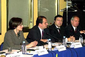 Θαρραλέα και αποφασιστικά μέτρα ζητά από την ΕΕ ο Καραμανλής – Περιοδεία στη Β.Ελλάδα