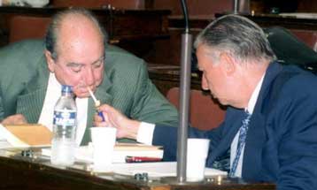 Εκτός Βουλής βγάζει ο Απ.Κακλαμάνης τους καπνίζοντες βουλευτές