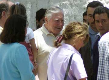 «Λύγισε» στην πίεση των στρατιωτικών για τον Πινοσέτ ο πρόεδρος της Χιλής