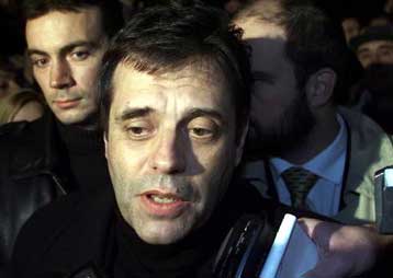 Χάρη έδωσε ο Κοστούνιτσα σε τρεις επίδοξους δολοφόνους του Μιλόσεβιτς