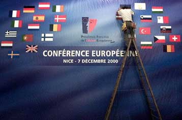 Στη Νίκαια ο πρωθυπουργός για τη Σύνοδο Κορυφής της ΕΕ – Πιθανή η συνάντησή του με Ετζεβίτ