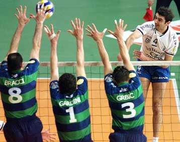 Προσπάθησε αλλά έχασε ο Ηρακλής με 3-0 από τη Ρόμα στην πρεμιέρα του Champions League