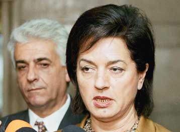 Δημόσια Διοίκηση στην υπηρεσία των πολιτών υπόσχεται η Β.Παπανδρέου με το πρόγραμμα Πολιτεία