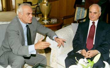 Σύντομα συμφωνία για κάποιο από τα ΜΟΕ προαναγγέλλει ο γγ του ΝΑΤΟ, λόρδος Ρόμπερτσον