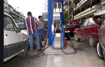 Κατά δώδεκα δραχμές φθηνότερη η βενζίνη από τα μεσάνυχτα της Τετάρτης