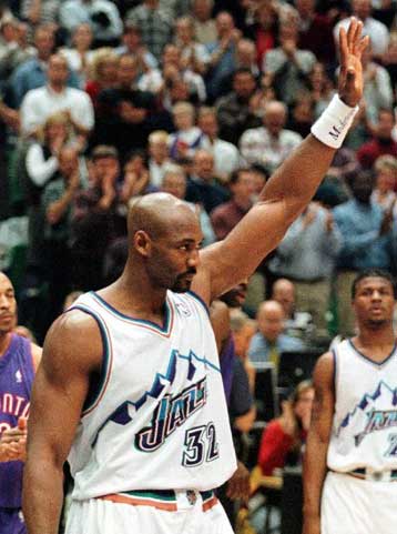 Ο Μαλόουν πέρασε δεύτερος σκόρερ στην ιστορία του ΝΒΑ – Οι Λέικερς 96-85 τους Σίξερς