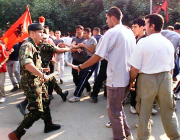 Δριμύ κατηγορώ της ΝΔ στον υπουργό Εξωτερικών για το συνέδριο με θέμα τους Αλβανούς