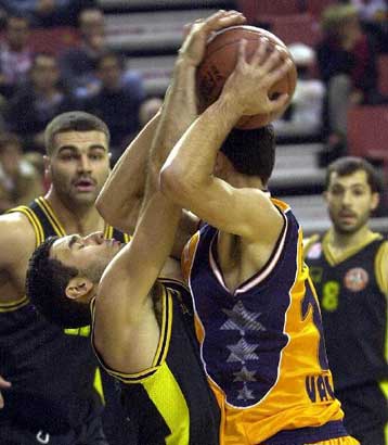 Στην κορυφή του β ομίλου παραμένει ο Αρης στο Κύπελλο Σαπόρτα, έπεσε στη δεύτερη θέση το Μαρούσι