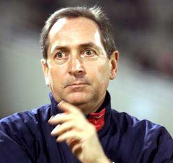 Ένας έρχεται, δύο φεύγουν στη Λίβερπουλ, λίγες ώρες πριν από τη ρεβάνς με τον Ολυμπιακό