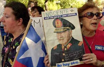 Ο πρόεδρος της Χιλής διαπραγματεύεται με τους επικεφαλής των Ενόπλων Δυνάμεων την τύχη του Πινοσέτ