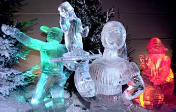 Έκθεση γλυπτών στον πάγο μεταφέρει τη βελγική πόλη Μπριζ στην περίοδο των παγετώνων