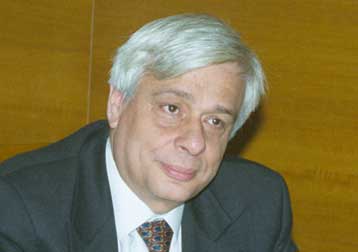 Ερώτηση προς τον πρωθυπουργό για τη διαφάνεια στα οικονομικά των κομμάτων κατέθεσε ο Πρ.Παυλόπουλος