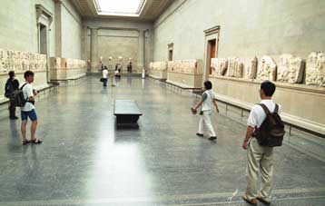 Diner party στην… αίθουσα των Μαρμάρων, παρουσία της βασίλισσας Ελισάβετ