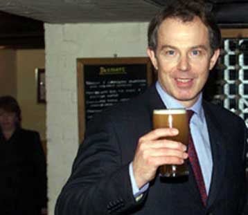 Προβάδισμα για τον Τόνι Μπλερ και τους Εργατικούς σε νέα δημοσκόπηση