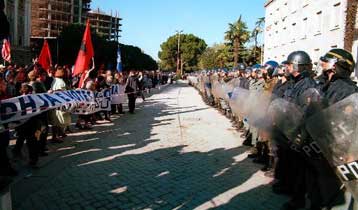 Απορρίπτει ο Αλβανός πρωθυπουργός την πρόταση Μπερίσα για υπηρεσιακή κυβέρνηση