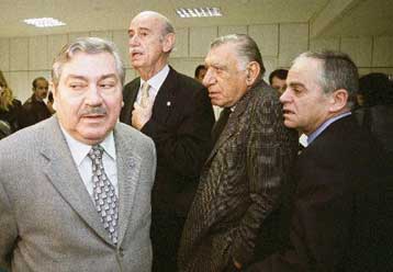 Παύει η ποινική δίωξη του ΔΣ του Ιδρύματος Ωνάση για συκοφαντική δυσφήμηση του Ρουσέλ