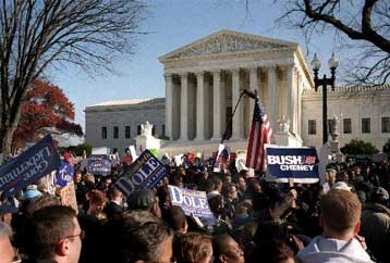Κατά του Γκορ η απόφαση του Ανώτατου Δικαστηρίου των ΗΠΑ