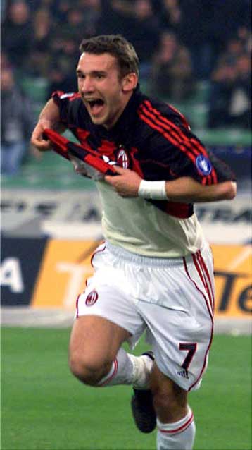 Πετά από τη χαρά του ο Σεβτσένκο, με την απόκτηση του δικαιώματος να αγωνίζεται ως κοινοτικός