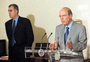 Καμία σχέση δεν έχει η κυβέρνηση με τη δημοσκόπηση για το κόμμα Αβραμόπουλου