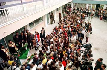 Δυσβάσταχτες οι δαπάνες των Ελλήνων γονέων για τα φροντιστήρια των παιδιών τους