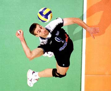 Με πίκραναν, λέει ο Σαμαράς για τη μη πρόσκλησή του στη συνάντηση της Ομοσπονδίας βόλεϊ