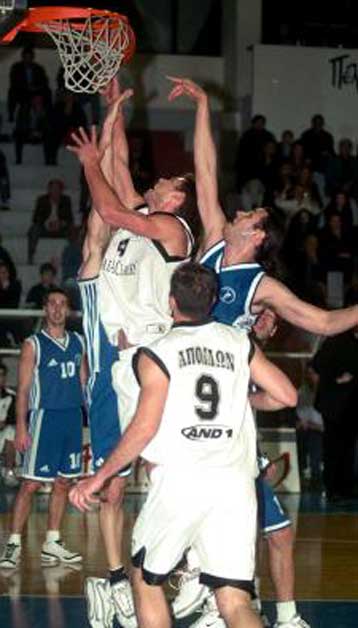 Ο Απόλλων Πάτρας γκρέμισε τον Πανελλήνιο από την κορυφή της Α2 ανδρών μπάσκετ με 82-78