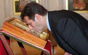 Στη Θεσσαλονίκη ο Κοστούνιτσα – Καθ οδόν προς τη Μονή Χιλανδαρίου