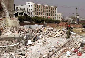 Συλλήψεις για την κατάρρευση του εμπορικού κέντρου στην Κίνα