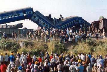 Στους 42 νεκρούς ο νεότερος απολογισμός της σιδηροδρομικής τραγωδίας στην Ινδία