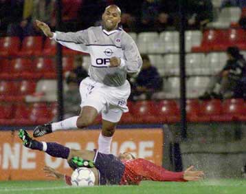 Η Παρί Σεν Ζερμέν απέλυσε τον Μπερζερού και «πρεσάρει» τον Φερναντές