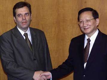 Επίσημη επίσκεψη στο Βελιγράδι πραγματοποιεί ο υπουργός Εξωτερικών της Κίνας