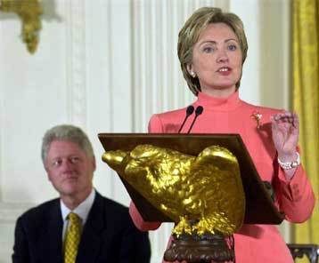 Η Πρώτη Κυρία των ΗΠΑ Χίλαρι Ρόνταμ Κλίντον αυτοβιογραφείται