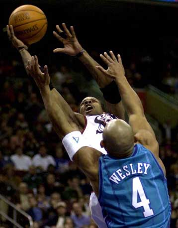 Οι Σίξερς πήραν τη… ρεβάνς από τους Χόρνετς